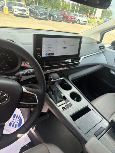 2026 Toyota Sienna XLE 8 Passenger
