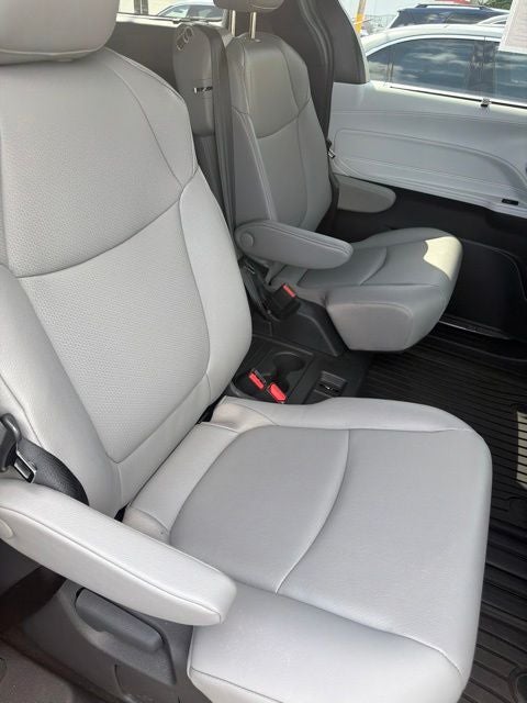 2026 Toyota Sienna XLE 8 Passenger