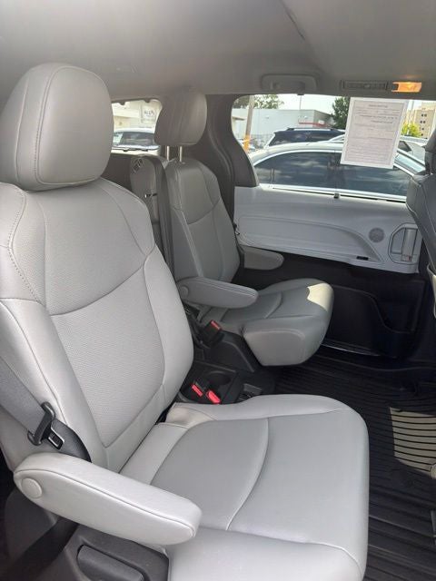 2026 Toyota Sienna XLE 8 Passenger