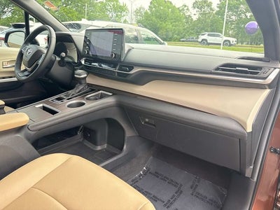 2024 Toyota Sienna XLE 8 Passenger