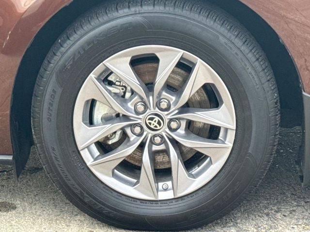 2024 Toyota Sienna XLE 8 Passenger