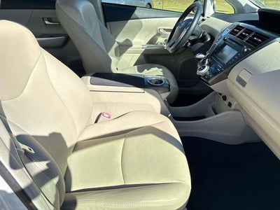 2014 Toyota Prius v Five