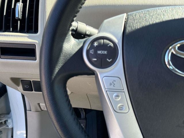 2014 Toyota Prius v Five